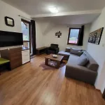 Kamzik With Mountain View & Garage
