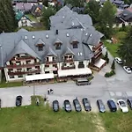 Kamzik With Mountain View & Garage Apartmán