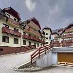 Kamzik With Mountain View & Garage *