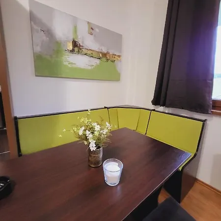 Kamzik Hill View With Garage Apartment