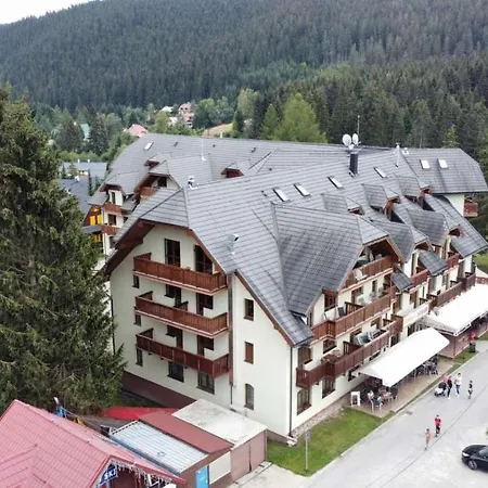 Kamzik Hill View With Garage