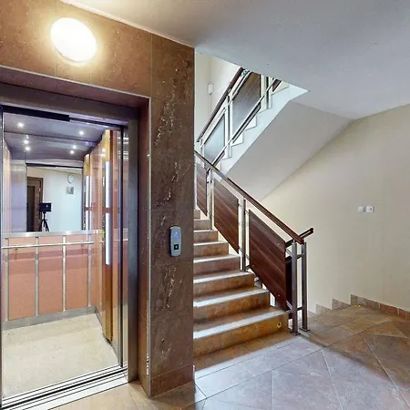 Kamzik Hill View With Garage شقة