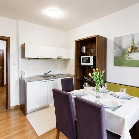 Kamzik With Mountain View & Garage