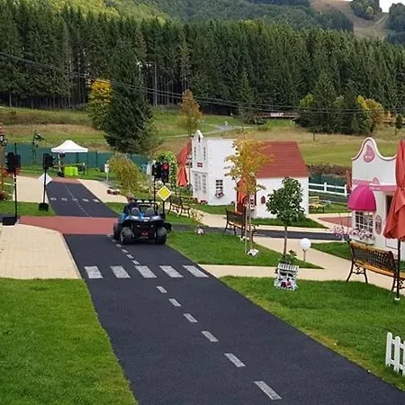Kamzik With Mountain View & Garage Apartmán