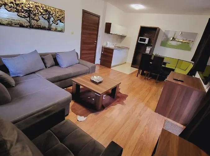 Kamzik With Mountain View & Garage Apartman