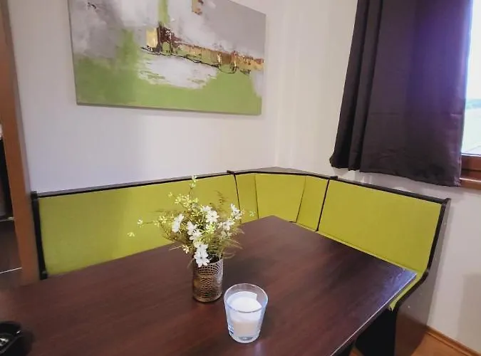 Kamzik With Mountain View & Garage Apartment