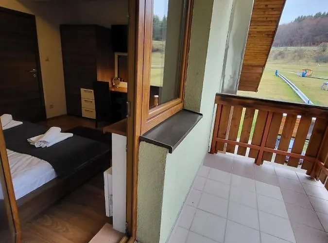 Kamzik With Mountain View & Garage Apartman Dóval