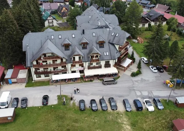 Kamzik With Mountain View & Garage Apartment