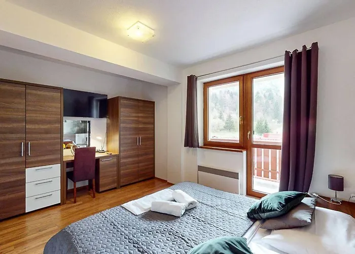 Apartman Kamzik With Mountain View & Garage Dóval
