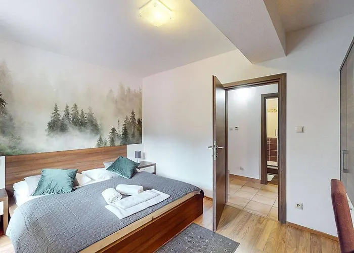 Kamzik With Mountain View & Garage Apartment